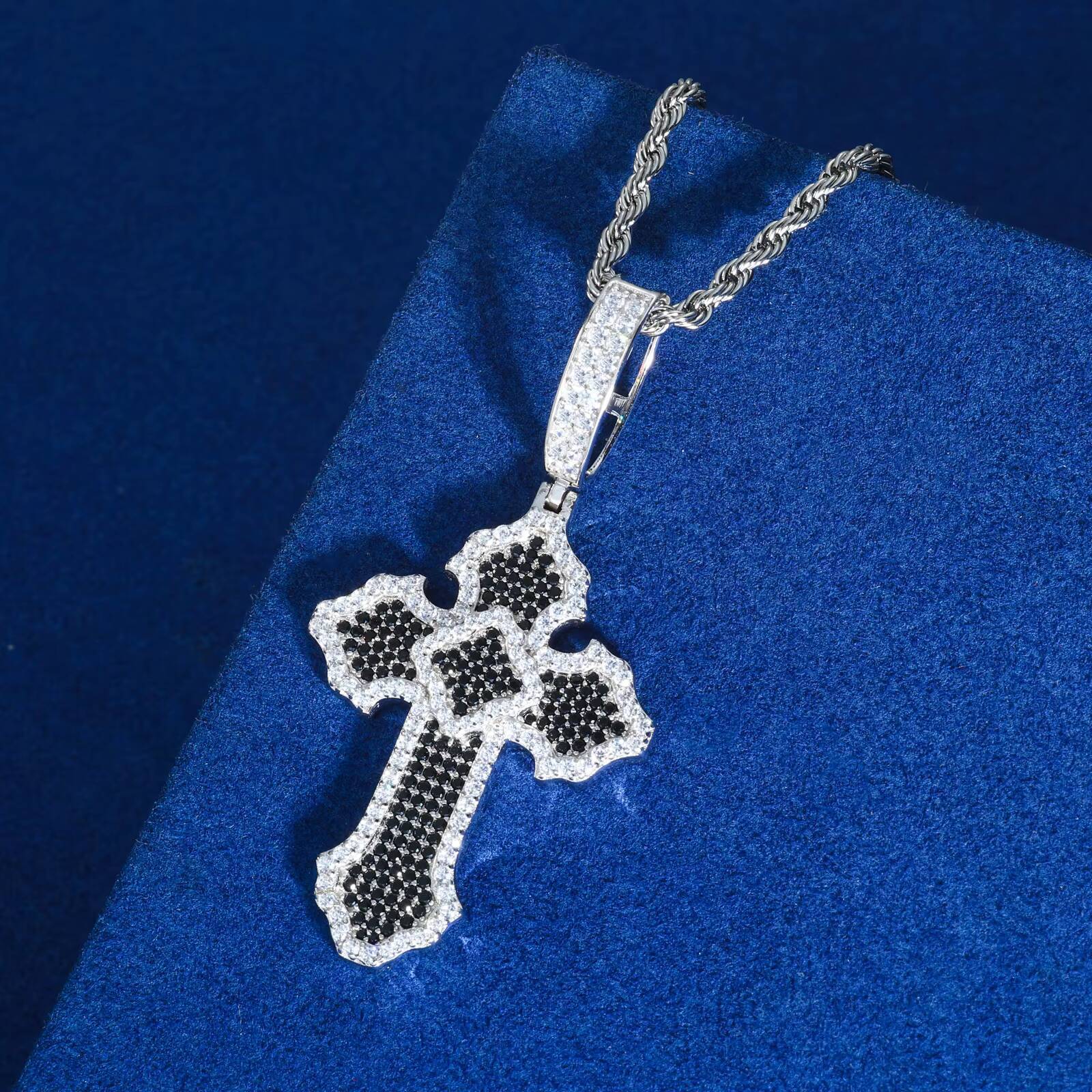 Personalized Hip Hop Jewelry Wholesale 925 Sterling Silver VVS Black Moissanite Iced Out Cross Pendant for Men