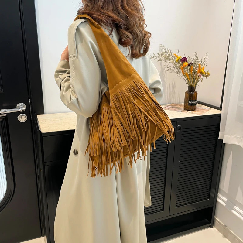Women Frosted Tassel Shoulder Bag Faux Suede Fringe Underarm Bag Large Capacity Travel Tote Handbag Female Shopping Bag 251110