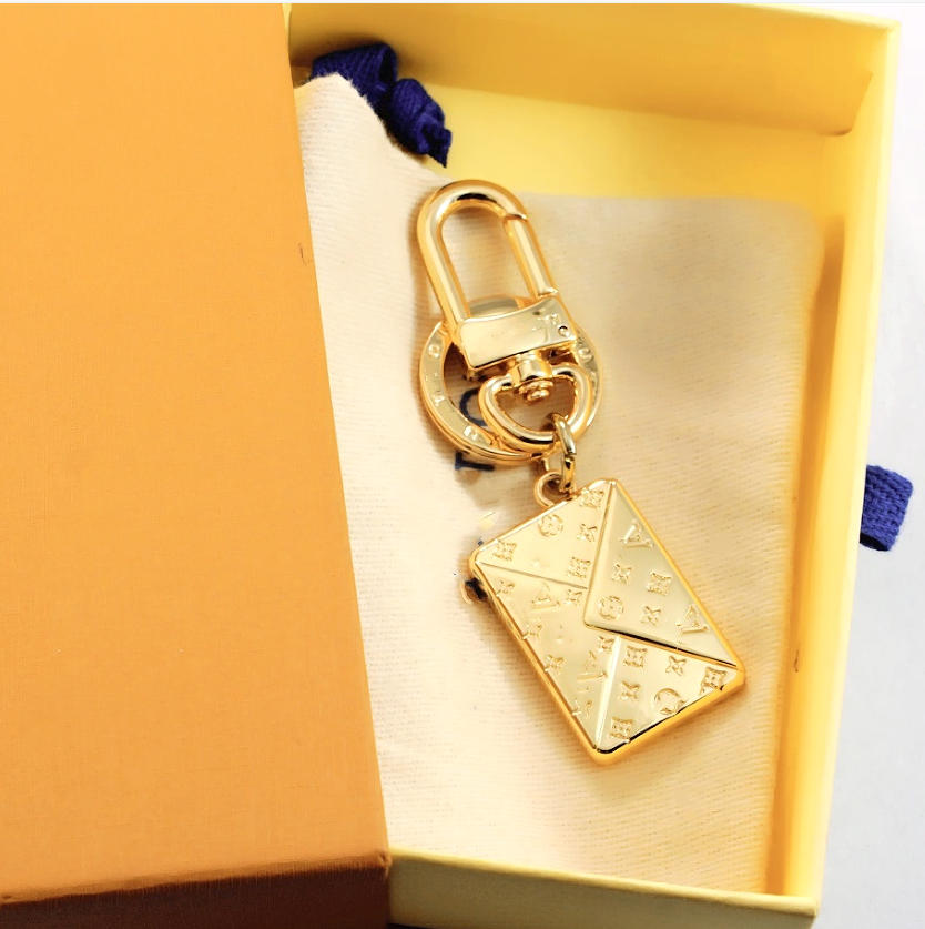 designer keychain women V Letters designers keychain wallet top llavero Car Key Chain men Buckle jewelry envelope Keyring Keychains Lanyards