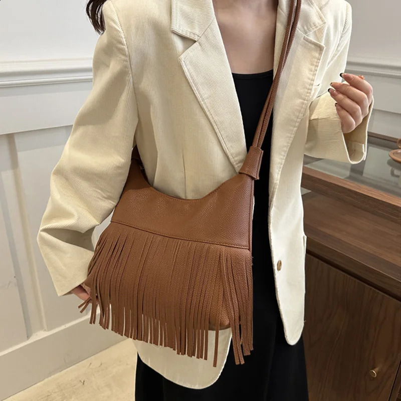 Womens retro tassel shoulder bag for daily use soft PU leather Versatile cross body womens casual handbag 250401