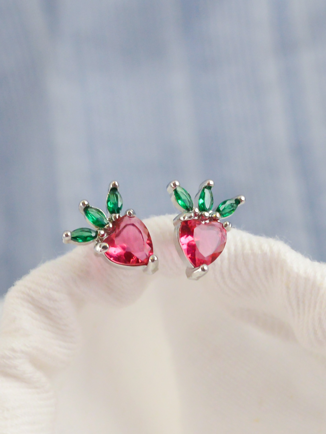 Elegant Ladies' Radish-Shaped Earrings - High Gloss Finish & Vibrant Color Saturation