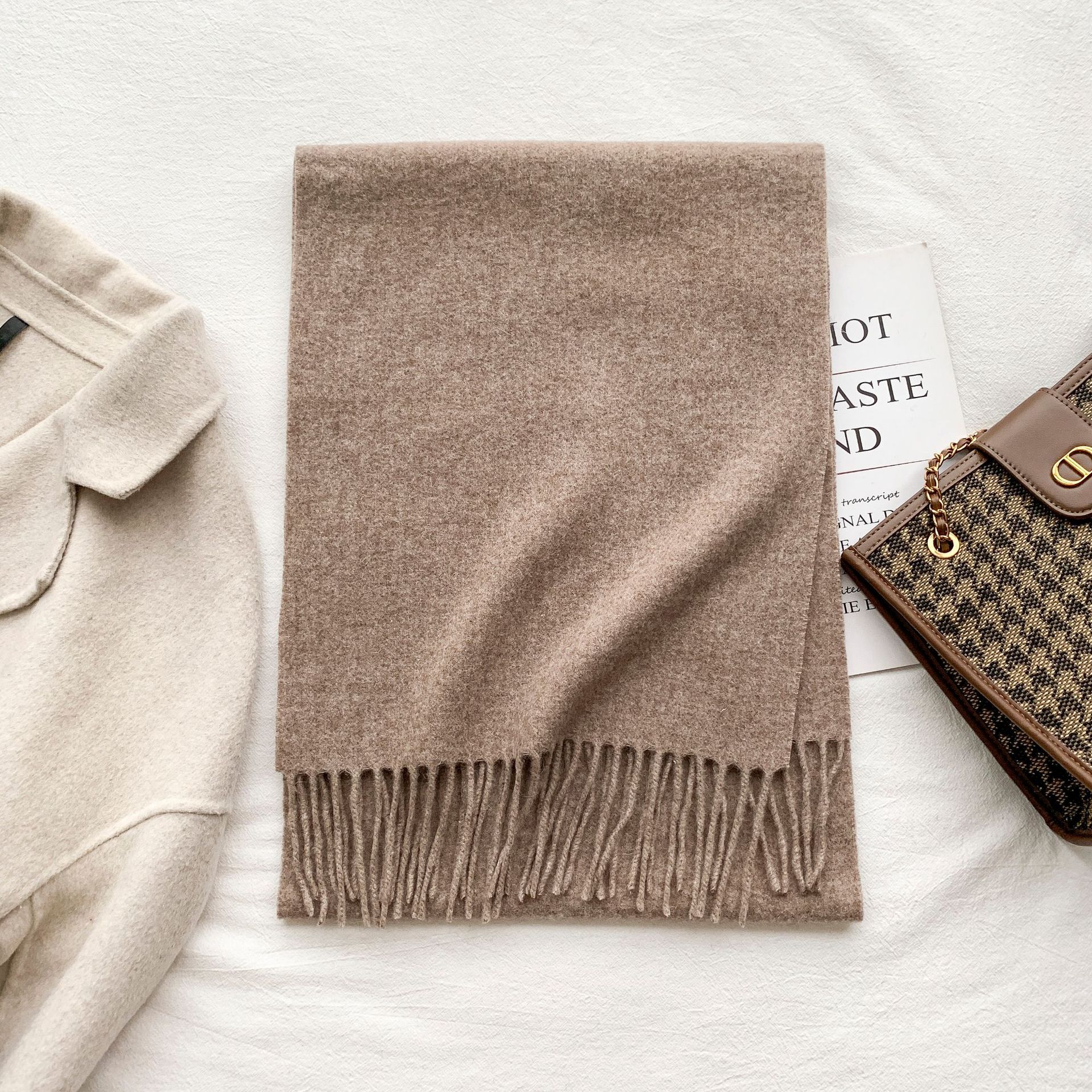 K364 years of experience in manufacturing, specializing in customizing 100% cashmere scarves, customizing wool scarves with drawings and samples