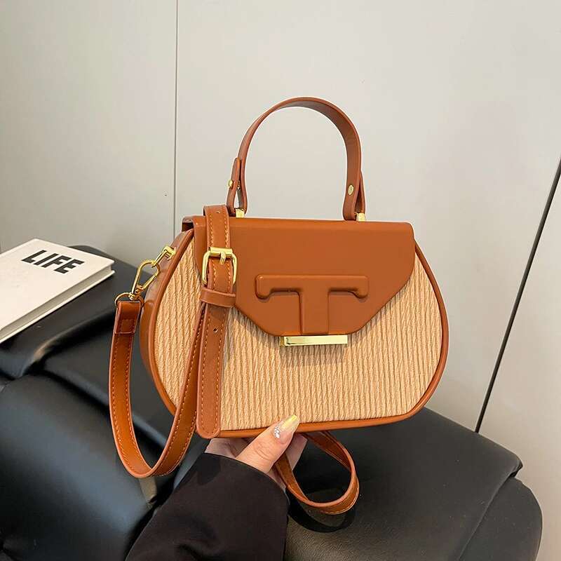 2025 new crossbody bag women's simple retro leather handbag designer wallet solid color commuting handbag large capacity5