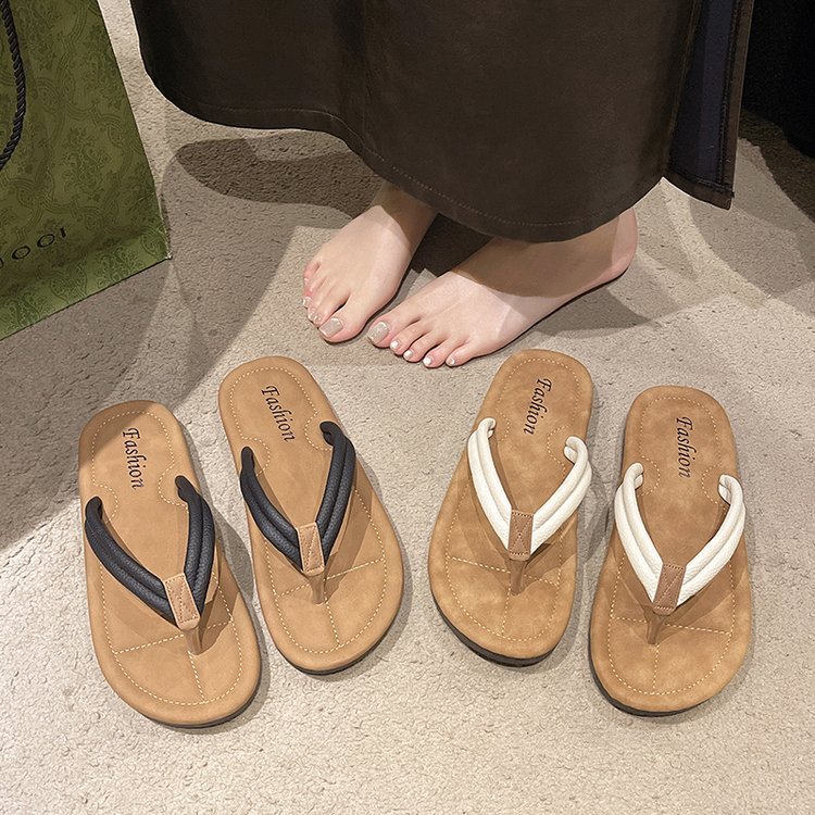 Women 2025 summer new sandals large size slippers niche fashion flat high sense of flip-flops French evening style pinch toe flip-flops