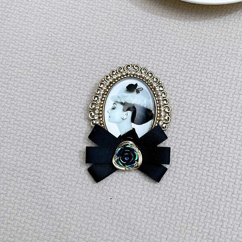 Luxury Retro Beauty Head Brooch Pins for Women Fabric Velvet Bow Badge Fashion Flower Corsage Decoration Clothing Accessories Jewelry Y251111