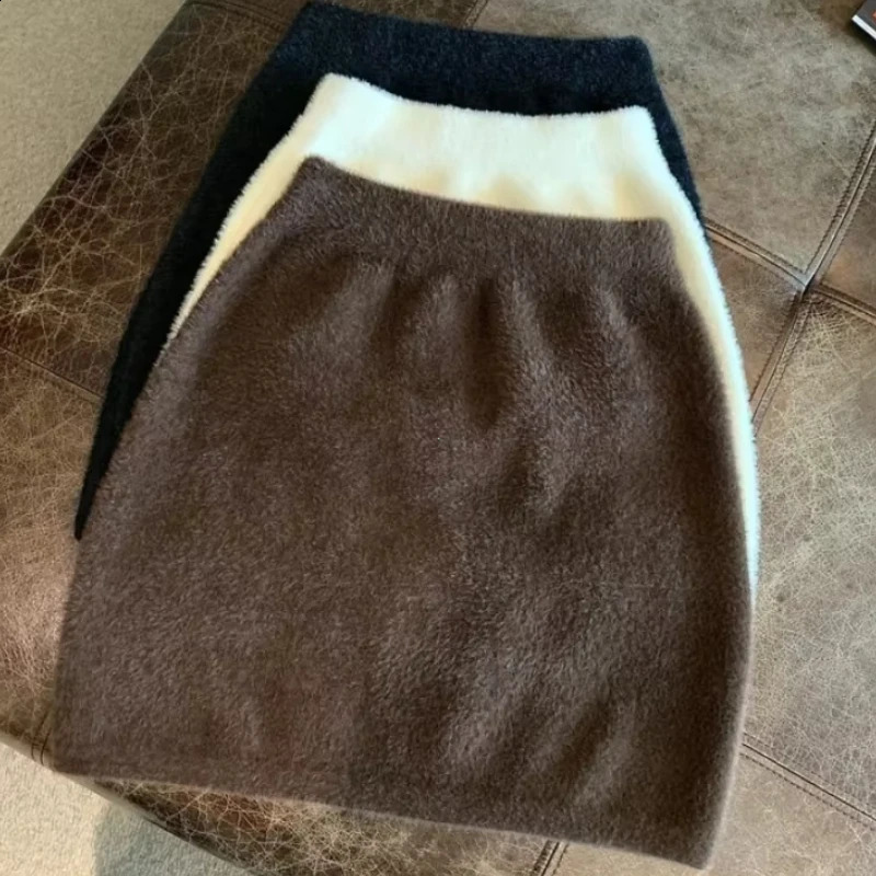 Elastic waist ultrathin womens short leather sexy and elegant full matching basic mini winter sweet casual knitting mink skin 250407