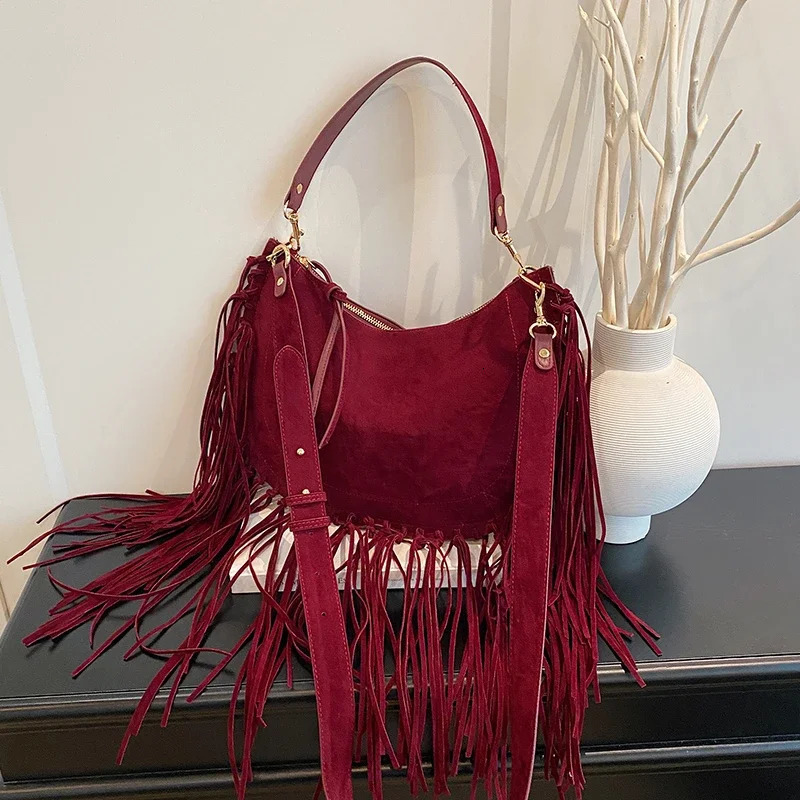 Faux Suede Shoulder Bags for Women Frosted Fringe Travel Tote bags Trendy Crossbody Bags Retro Handbags Vintage Commuter Bag 251110