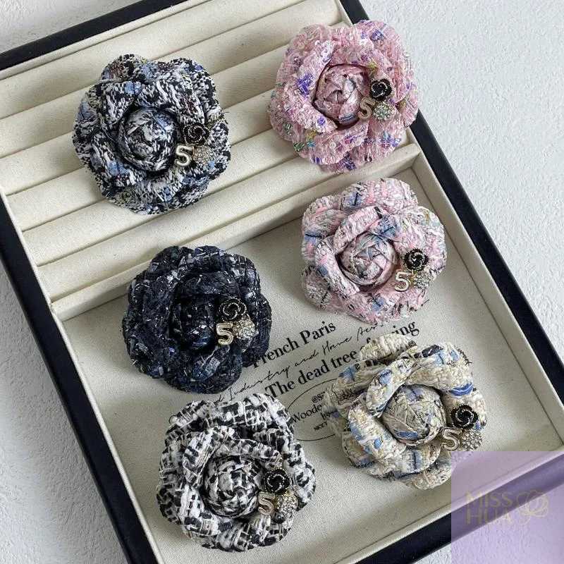 Luxury Korean Textile Camellia Brooches for Ladies Handcrafted Floral Lapel Pins Chic Clothing Trinkets Corsage Y251111