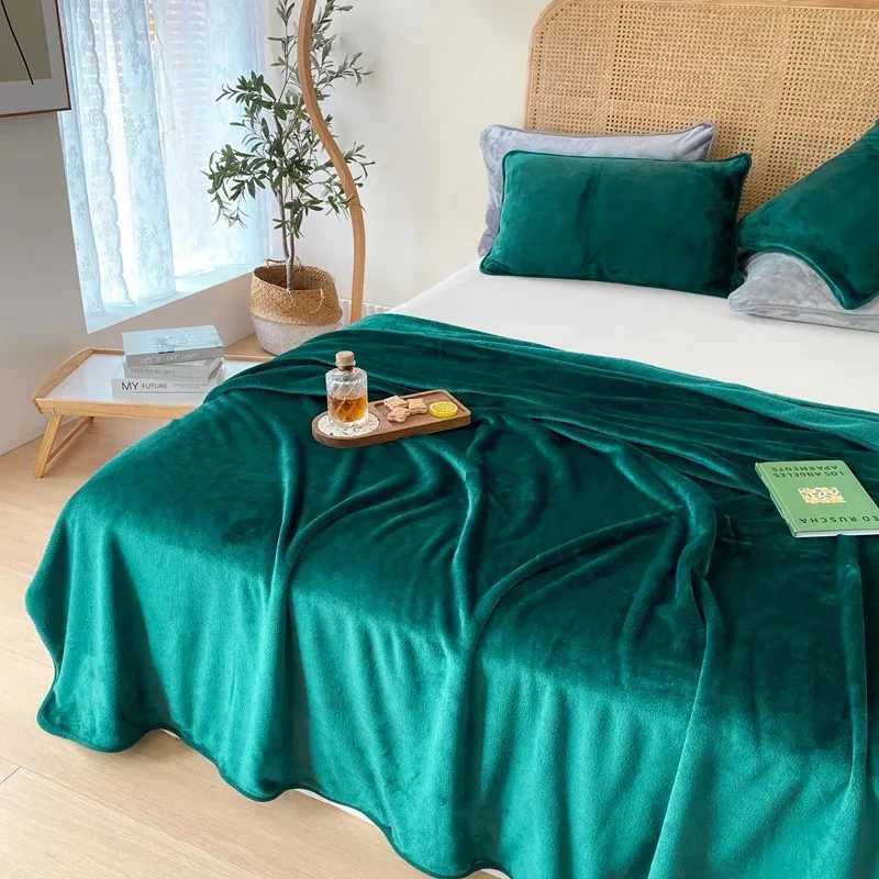 Soft Flannel Fleece Blanket Plush Velvet ThrowsDark Green Bed Linen Sheet Bedspread Home Office 200230cm Summer Quilt C251111