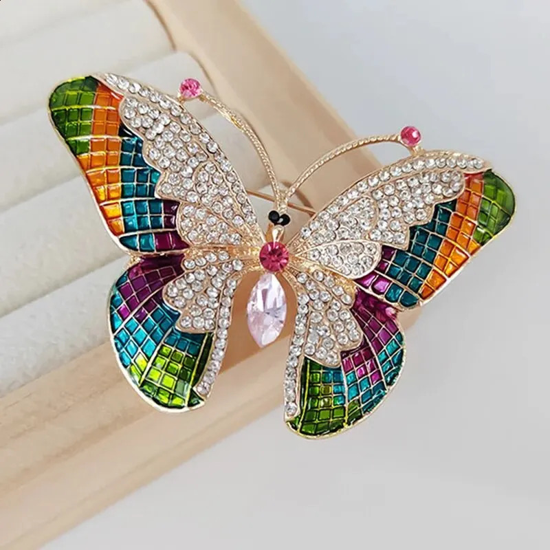 Fashionable multicolor alloy butterfly breast womens metal crystal insect party birthday winter jewelry 250410