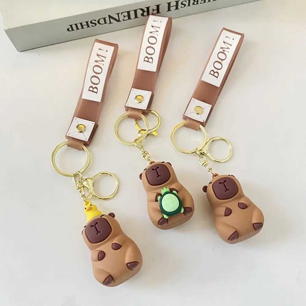 Creative and Cute Capybara Keychain Car Keychain Cartoon Capybara Pendant Female Doll Keyring Charm Holiday Gift Jewelry W250411