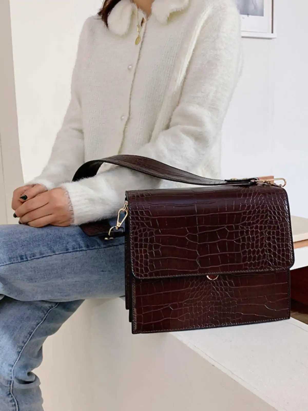 Large Capacity Commuter Square Bag For Women New Fashiona Retro Single Shoulder Briefcase High Quality Versatile Crossbody BagT251110