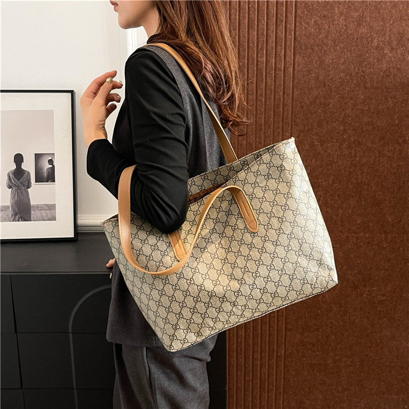 New style trendy retro large-capacity tote bag commuter shoulder bag for women underarm bag versatile and simple