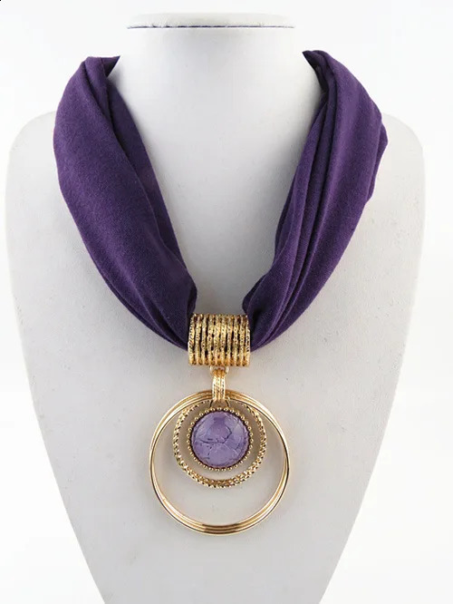 Classic Womens Pendant Necklace Ring Scarf Making DIY Scarf Size 60cm * 40cm Solid Simple Womens Scarf Accessories Wholesale 250409