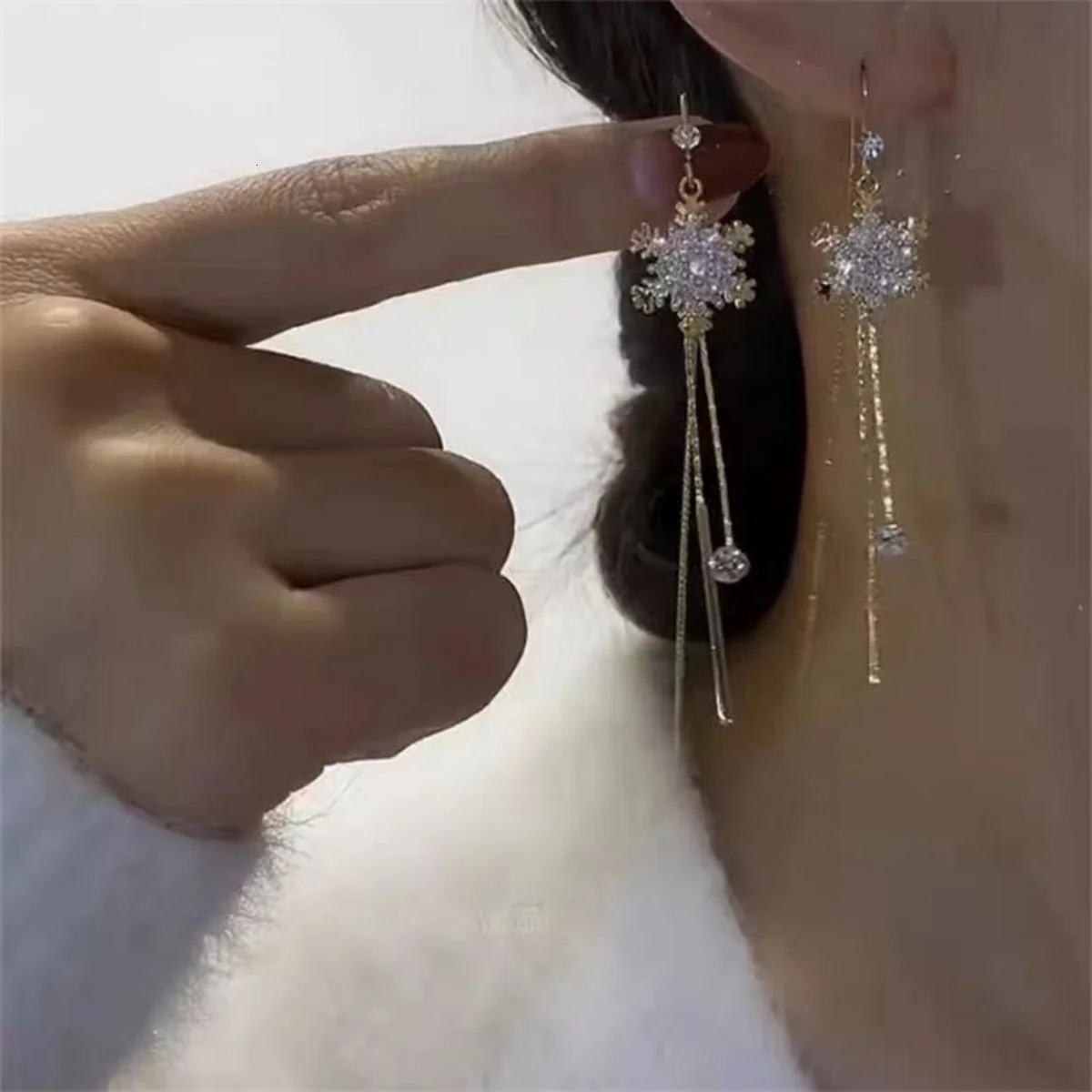 Elegant Christmas Inlaid Full Zircon Snowflake Long Fringe Drop Earrings Temperament Snow Flower Ear Line For Women Men Jewelry 251103