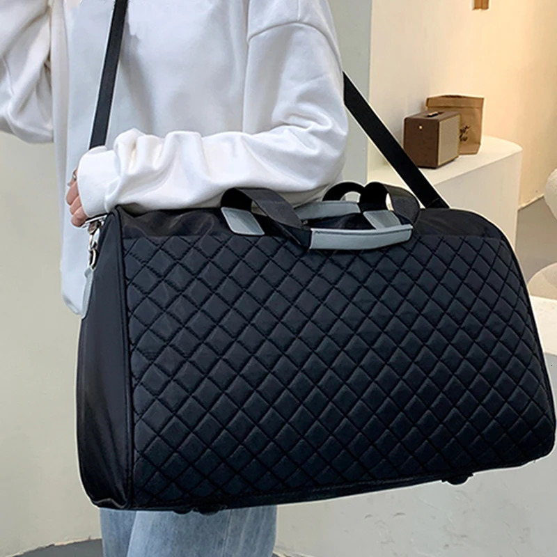 Large Capacity Travel Bag Can Be Worn on One Shoulder or Diagonally Stylish and Versatile with Adjustable Shoulder Straps 251110