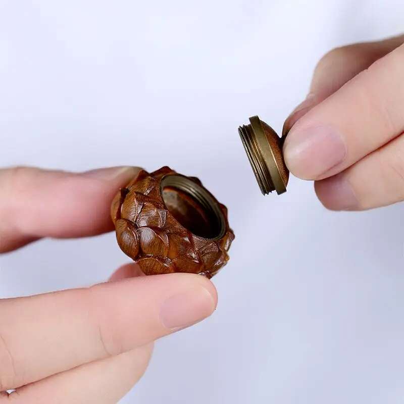 UMQ Natural Green Sandalwood Handheld HandString Carved Hollow Sachet Lotus Running Ring Tassel All-match Wooden Bracelet