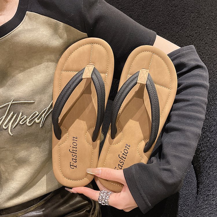 Women 2025 summer new sandals large size slippers niche fashion flat high sense of flip-flops French evening style pinch toe flip-flops