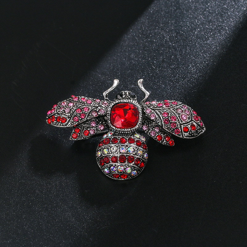 Exquisite Insect Shaped Design Charming Rhinestone Carved Brooch Seven Star Ladybug Shaped Temperament For Womens Daily Wear And Decoration Brooch
