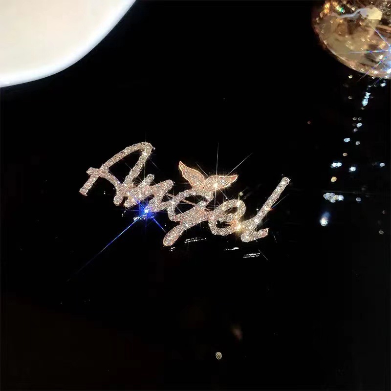 Delicate Women Designer Letter Brooches Gold Plated Inlay Crystal Rhinestone Jewelry Brooch Charm Pearl Pin Marry Birthday Party Gifts Accessories Fre