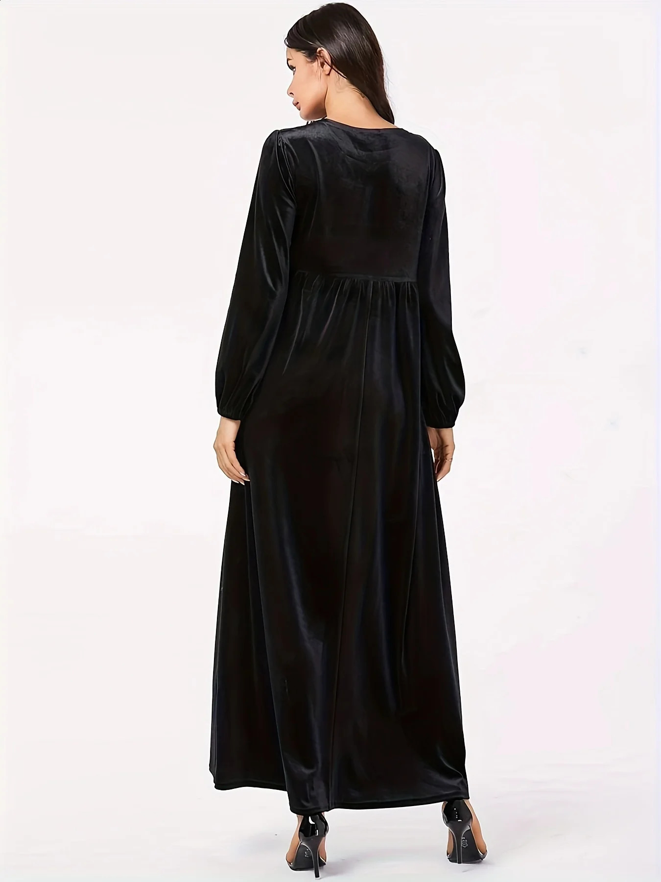 Plus size womens autumn and winter item solid color velvet slim fit long sleeved swinging Aline tight fitting dress 250401