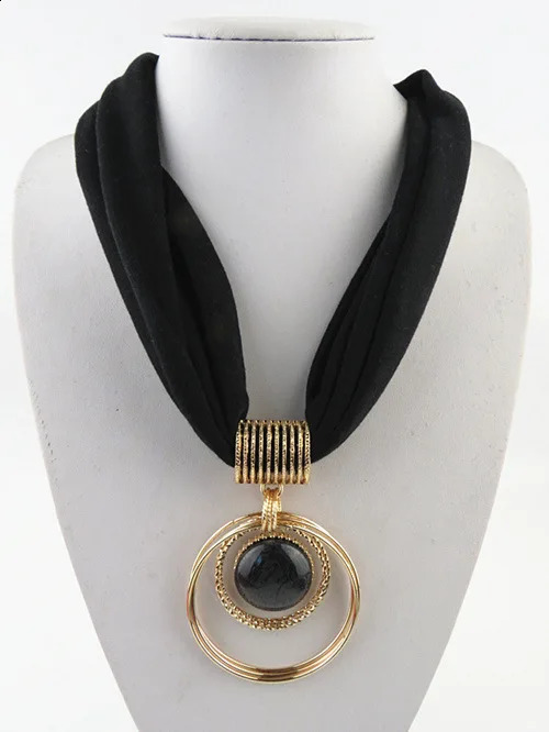 Classic Womens Pendant Necklace Ring Scarf Making DIY Scarf Size 60cm * 40cm Solid Simple Womens Scarf Accessories Wholesale 250409