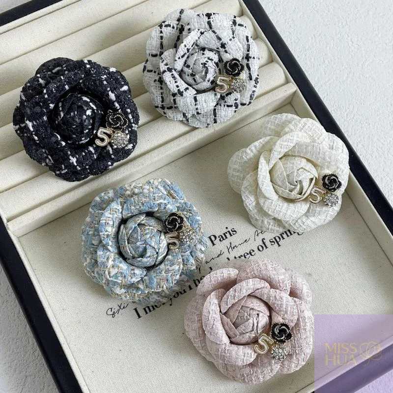 Luxury Korean Textile Camellia Brooches for Ladies Handcrafted Floral Lapel Pins Chic Clothing Trinkets Corsage Y251111