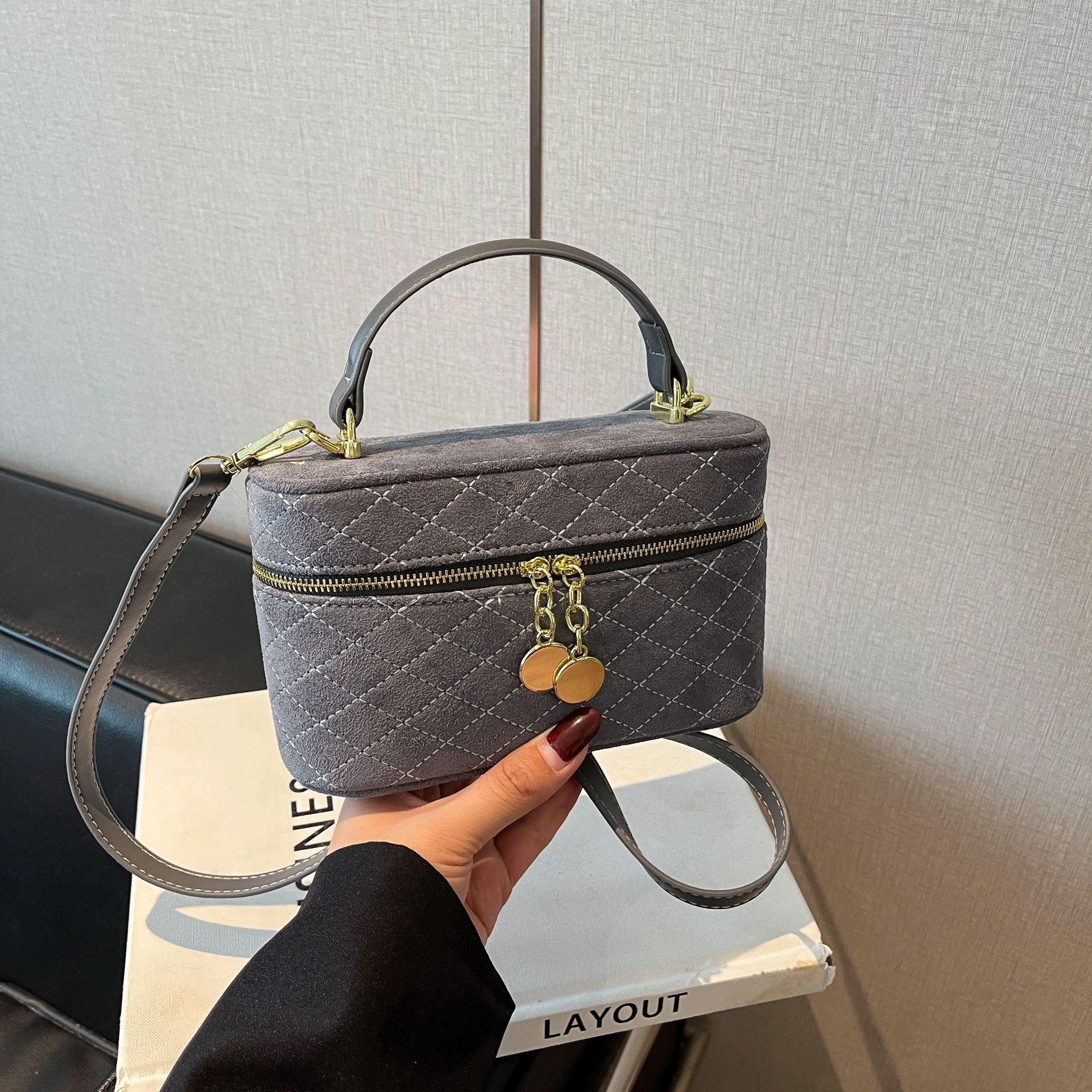 Luxury Brand Designer Bag High-End Matte Small Square Bag With Quilted Stitching, Vintage Women's Trendy Chain Fashion Crossbody Bag, Versatile H