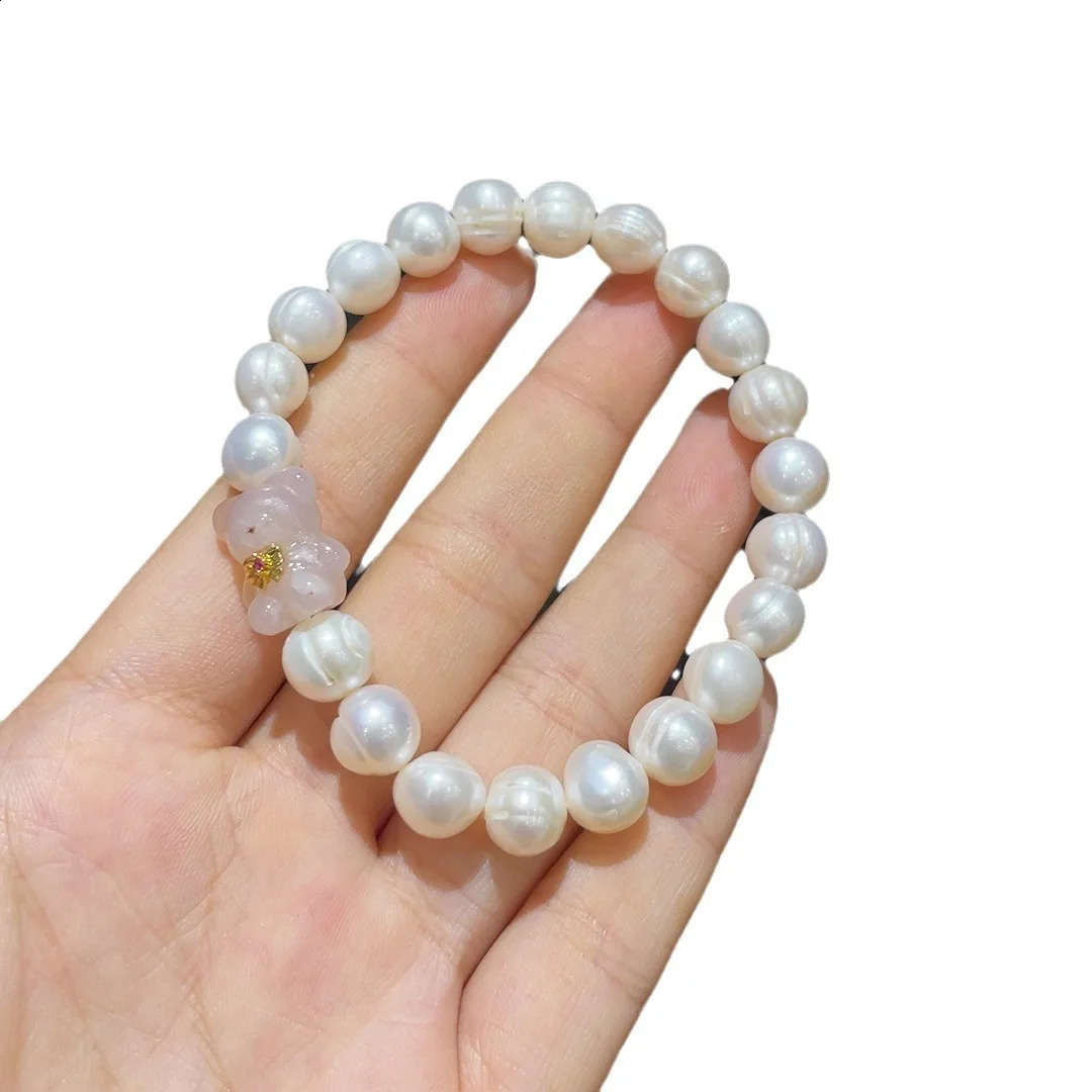 Natural freshwater pearl and salt source agate bear bracelet a simple niche exotic high-end bracelet 250407