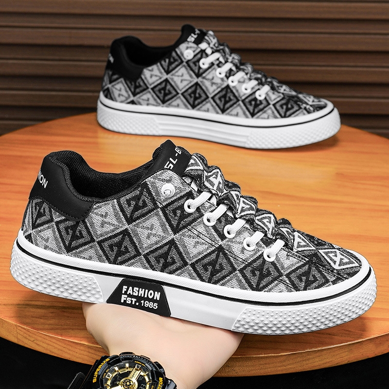 Summer 2025 new trend all match breathable canvas casual shoes men round head low flat men's board shoes big size 39-46