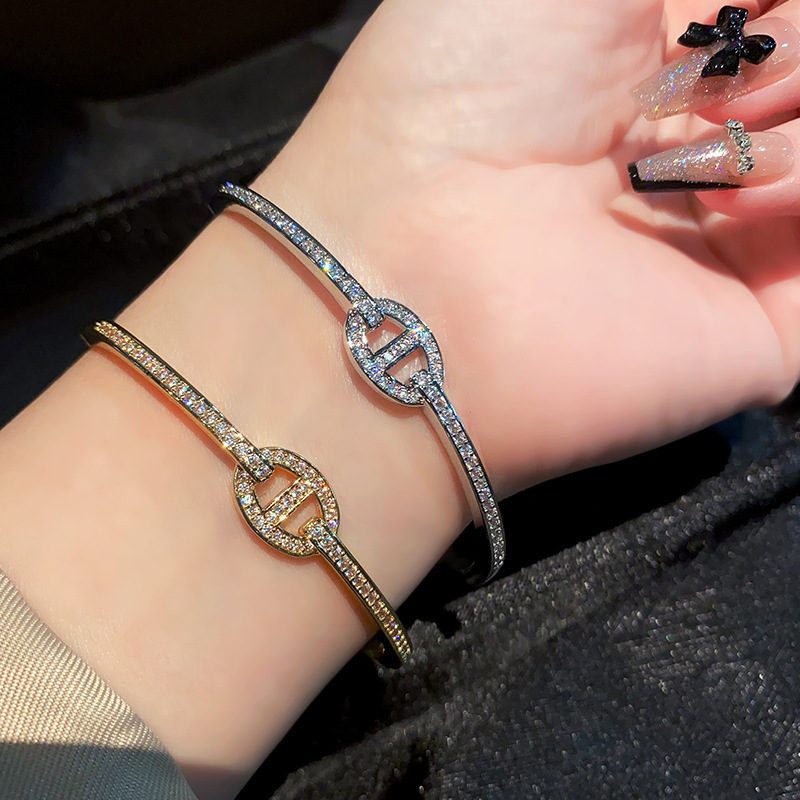 Trendy Zircon Inlaid Oval Hollow Design Bracelet Womens Fashionable Bracelet Versatile Bracelet Exquisite Jewelry Gift