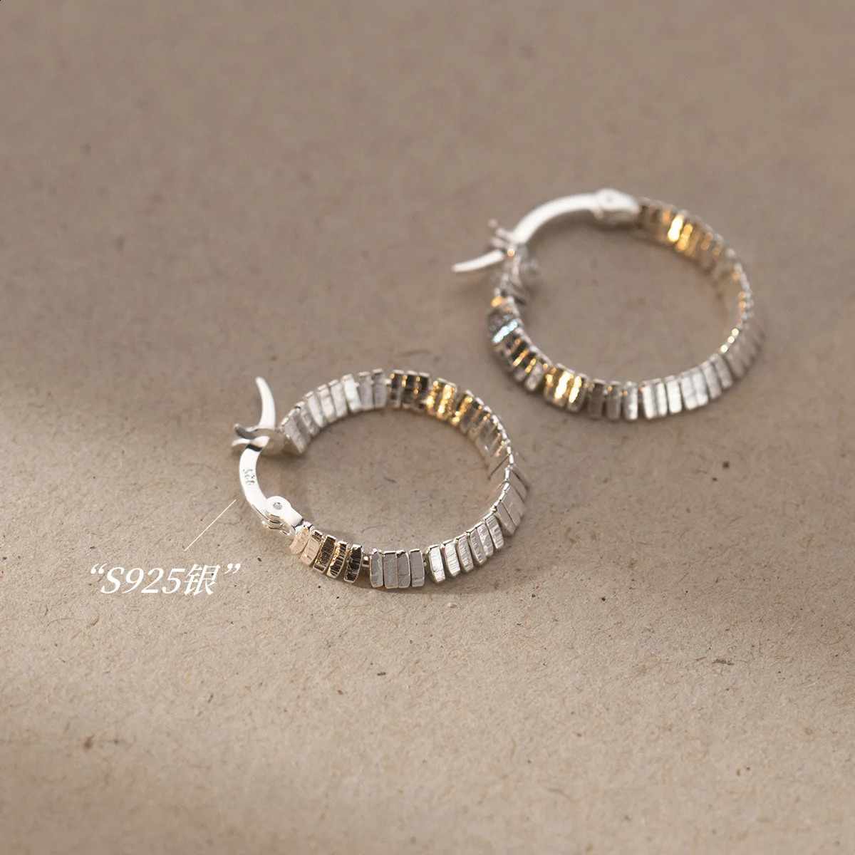 1.6cm 925 Silver Womens Earrings with Elegant Triangle Bead 925 Silver Jewelry Ring Earrings 250409