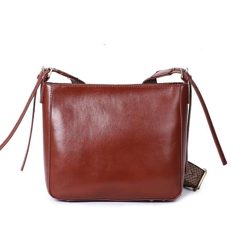 Casual Women's Genuine Leather Handbag 2023 New Style Bucket High-Capacity Commuting Crossbody Shoulder Bag Versatile