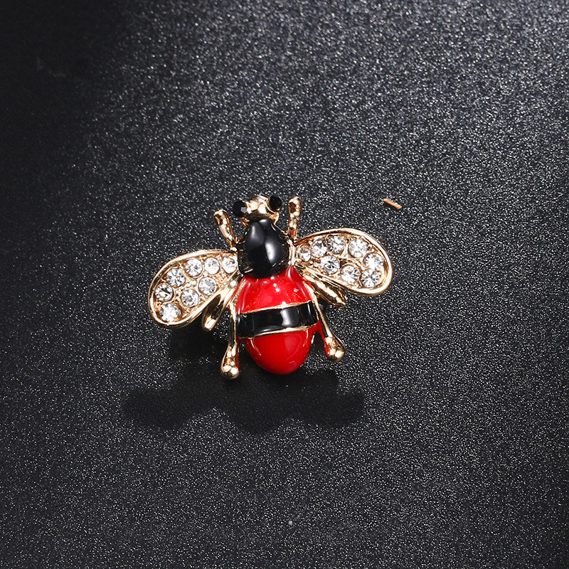 Exquisite Bee Outfit Design With Cute Brooch Simple Daily Outfit With Brooch Exquisite Small Gift Birthday Gift Brooch