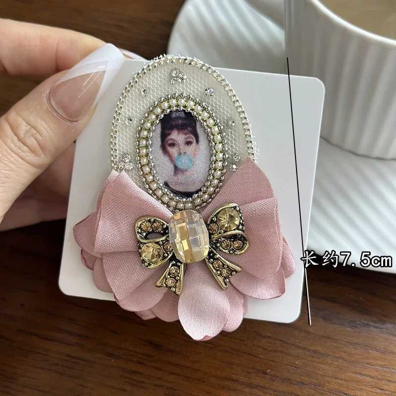 Luxury Korean Rhinestone Pearl Badge Brooches for Women Pink Fabric Bow Lapel Pin Fashion Scarf Button Brooch Accessories for Backpacks Y251111