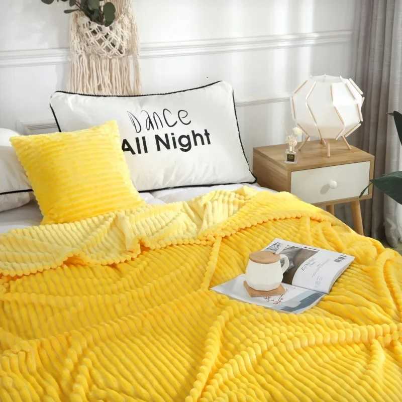 1pc Fluffy Coral Velvet Blanket Air-Conditioned Flannel Plush Comfortable Thickened and Warm Solid Color Throw Blanket Bed Cover C251111