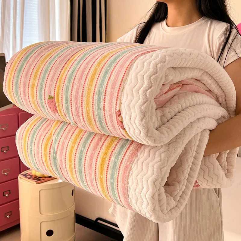 Cartoon 3-Layer Thick Milk Velvet Blanket High Quty Lamb Wool Warm Blanket for Home Single Air Conditioning Quilt for Adults C251111