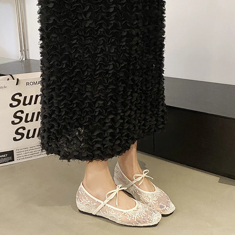Spring Flat Shoes for Women Square Head Shallow Mouth Mesh Fabric Embroidery Butterfly Knot Soft Sole Single Shoes 250410