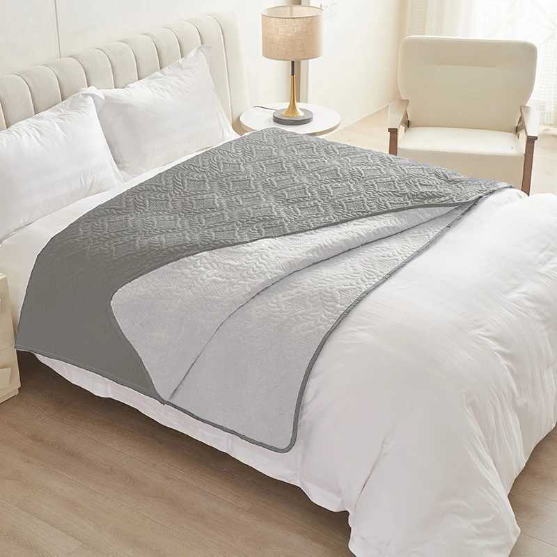 Blanket Solid color mattress waterproof moisture-proof dirty pad essential picnic mat for travel and play multi-functional climbing mat C251111