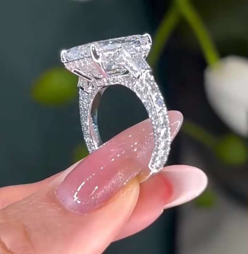 Luxury Wedding Jewelry Engagement Ring 14K White Gold VS1 DEF Color IGI Certificated 5CT Emerald Cut CVD Lab Grown Diamond Ring