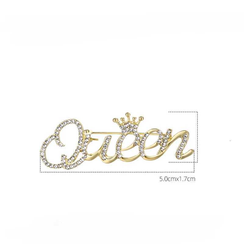 Luxury Fashionable and Versatile Letter Brooch for Women Exquisite Rhinestone Crown Pin Queen Suit Buckle Personalized Brooch Y251111