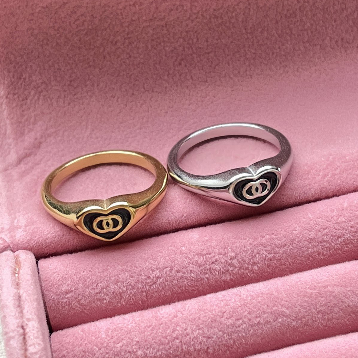 Designer Top Quality Extravagant Letters Ring 18K Gold Plated Stainless Steel Letter Band Rings Fashion Women Men Wedding Jewelry Lady Party Gifts Size:6,7,8,9