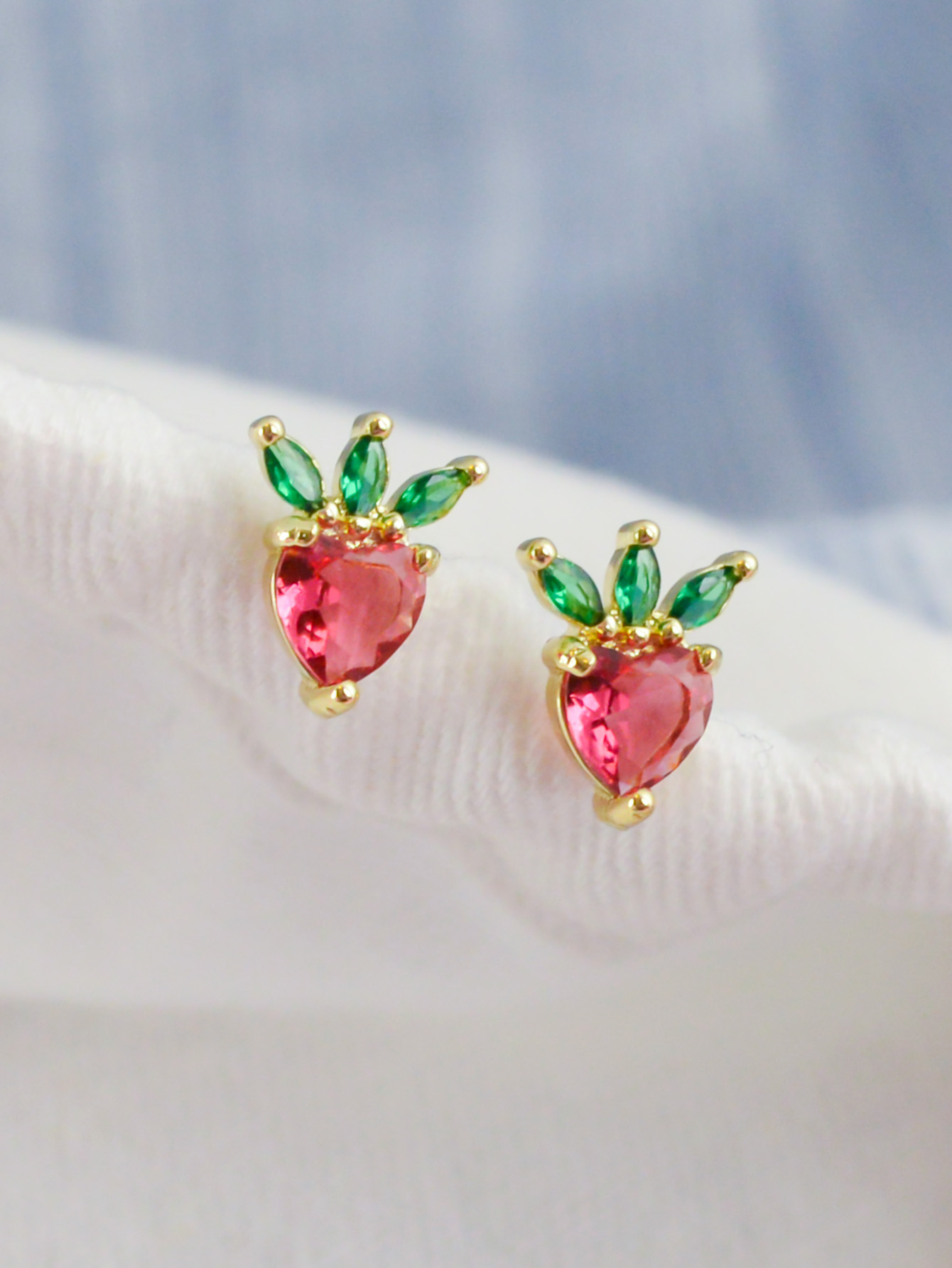 Elegant Ladies' Radish-Shaped Earrings - High Gloss Finish & Vibrant Color Saturation