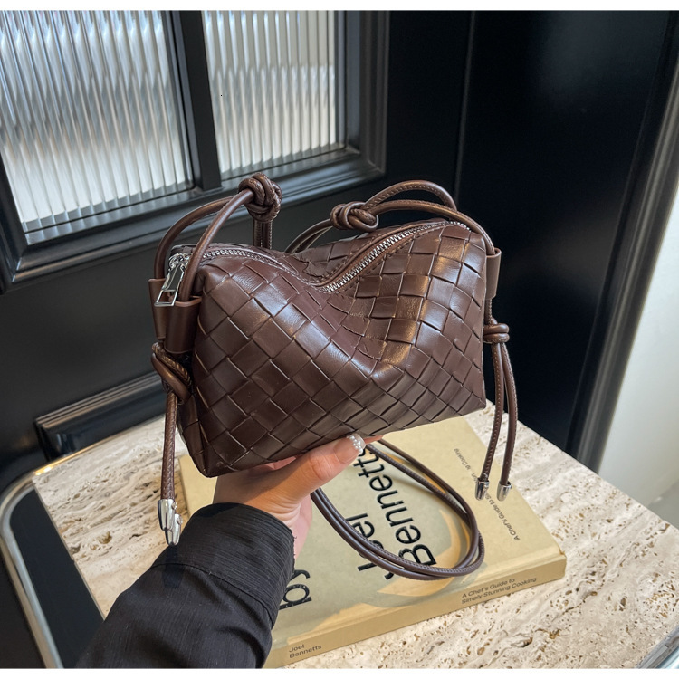 Luxury Brand Designer Bag 2025 New Travel Daily Niche Bag For Women Versatile Fashionable Crossbody Bag Korean Style Commuter Woven Pillow Bag