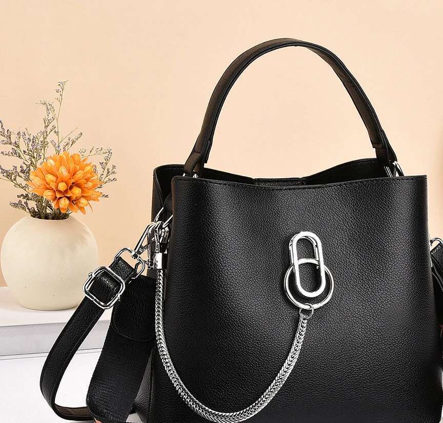 2025 New Fashion PU Chain Shoulder Strap Designer Women's Artificial Leather Large Capacity Handbag