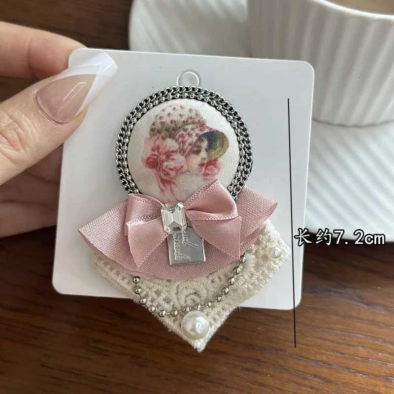 Luxury Korean Rhinestone Pearl Badge Brooches for Women Pink Fabric Bow Lapel Pin Fashion Scarf Button Brooch Accessories for Backpacks Y251111