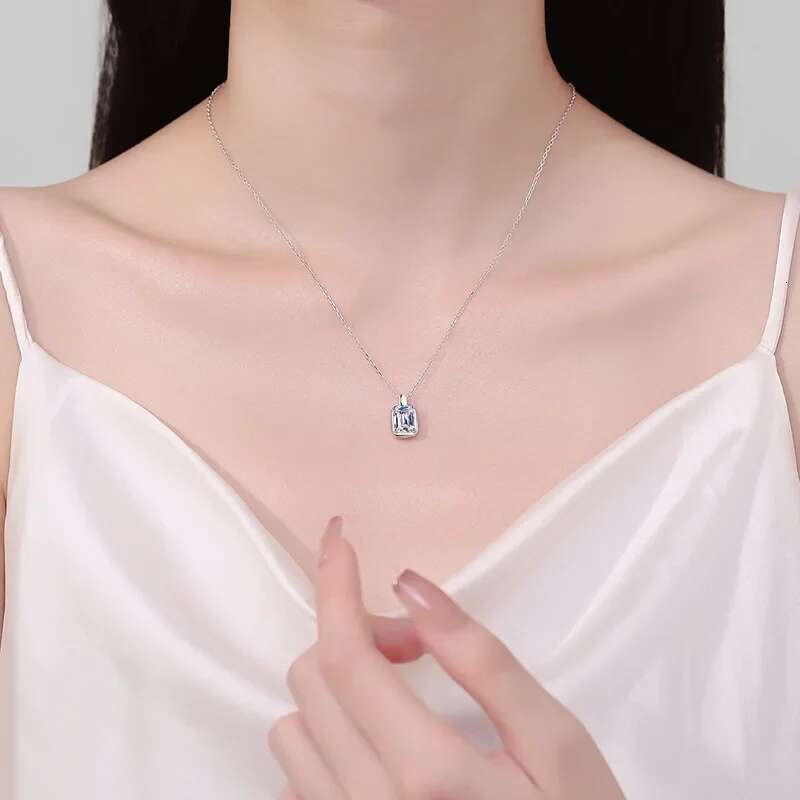 Halaile D Color Moissanite S Sterg Sier Sugar cube Pendant Necklace with GRA Neck chain Fine jewelry Women's Dainty Gift