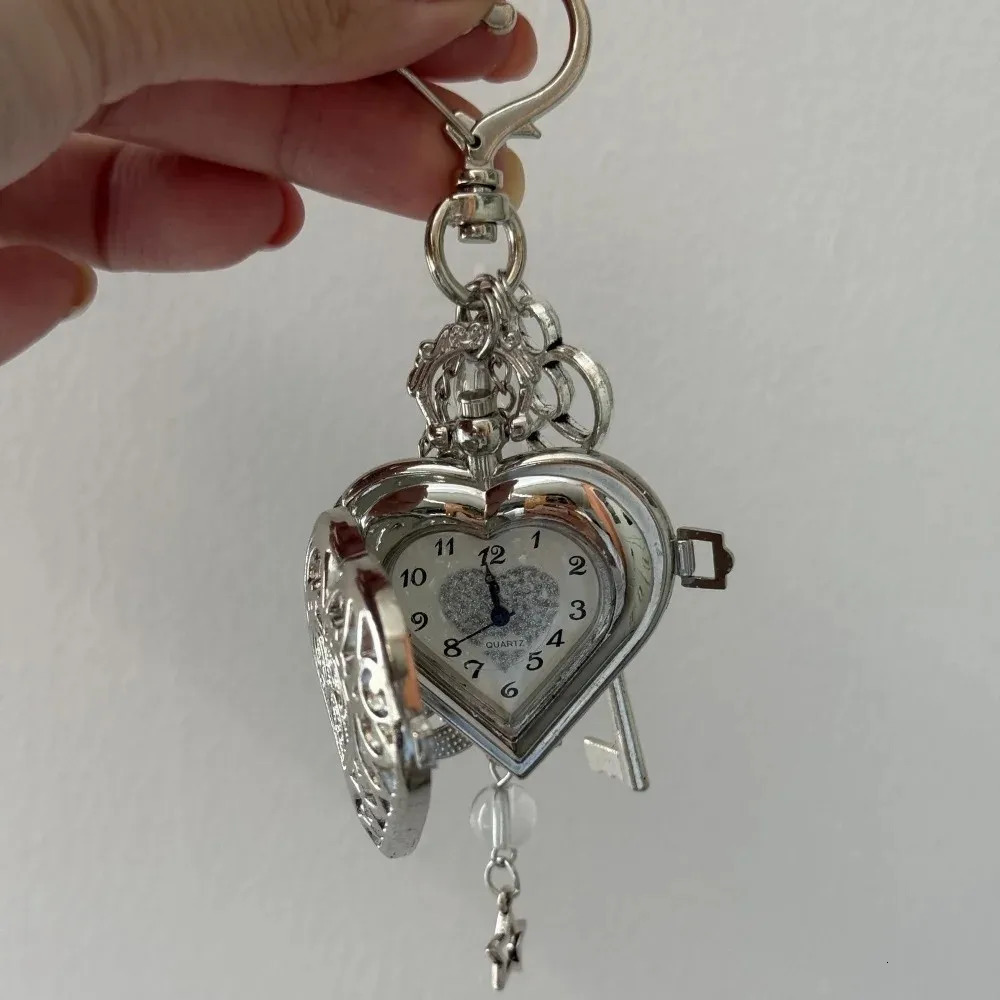 Keychain Hollow Heart Pocket Watch Fashion Style Vintage Look Steampunk Clock Couple Gift Hollow Heart Vintage Necklace 251110