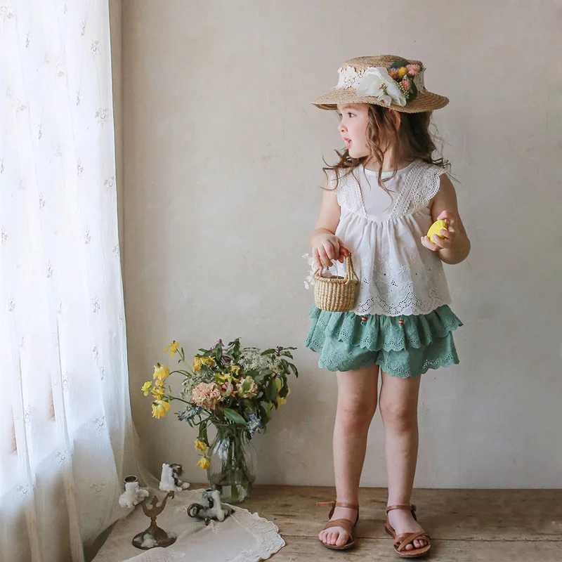 Childrens Girls Clothing 2024 Summer Preschool Baby Girls Sweet Lace Solid Color Doll Shirt Top and Ruffle Shorts SetXJ250410
