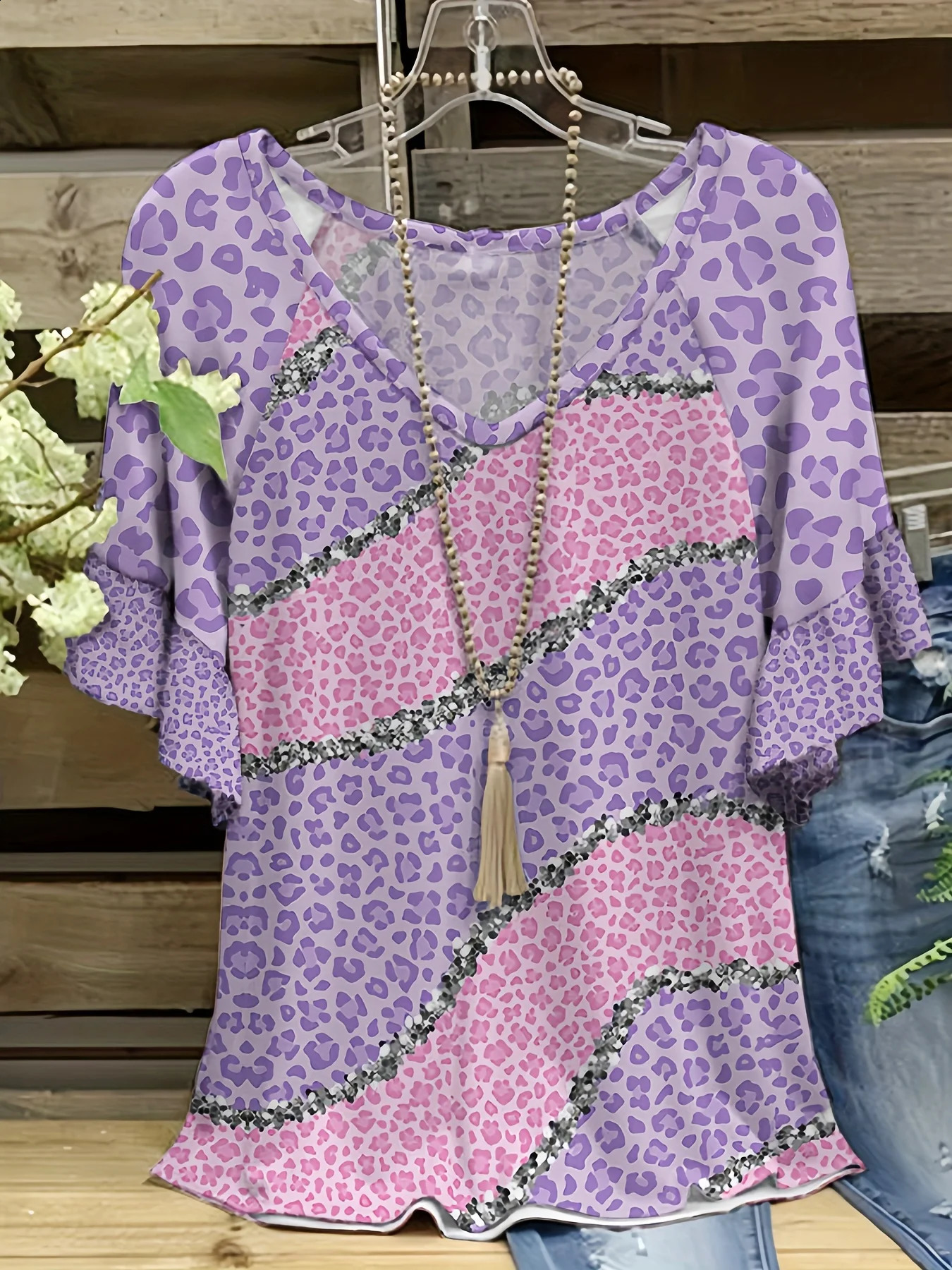 Plus size womens T-shirt casual fashion printed V-neck short sleeved T-shirt plus size womens clothing 250410